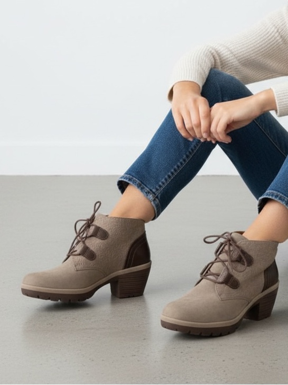 Eurosoft by Sofft Tressa Ankle Boot Taupe Suede Sz 8
